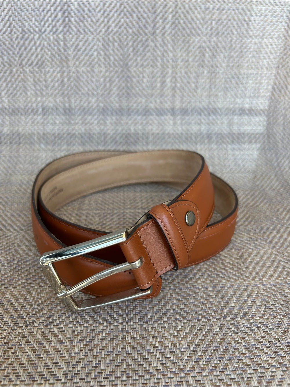 BECKETT SIMONON Classic Tan Leather Men's Belt with silver buckle. Size 34.